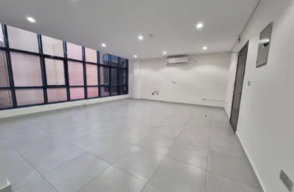 Apartment - 3 Bedrooms - 2 Bathrooms for rent in Fereej Bin Mahmoud - Doha