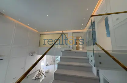 فيلا - 5 غرف نوم - 8 حمامات للايجار في شارع عنيزة - الحي الدبلوماسي - الدوحة