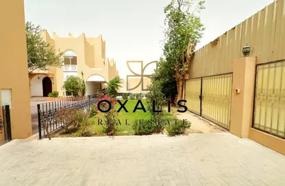 Villa - 4 Bedrooms - 5 Bathrooms for rent in Tadmur Street - Old Airport Road - Doha