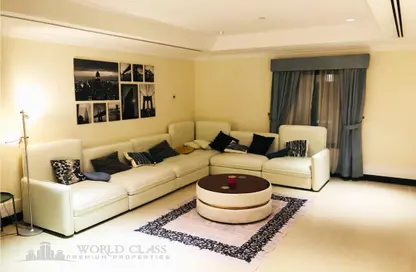 Apartment - 1 Bedroom - 2 Bathrooms for rent in Tower 14 - Porto Arabia - The Pearl Island - Doha