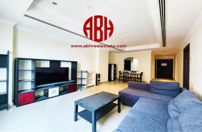 Living / Dining Room image for: Apartment - 1 Bedroom - 2 Bathrooms for rent in Bab Al Riviera - Porto Arabia - The Pearl Island - Doha, Image 1