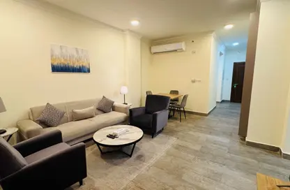 شقق فندقية - غرفة نوم - 2 حمامات للايجار في شارع المطار القديم - طريق المطار القديم - الدوحة