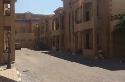 مجمع سكني - 3 غرف نوم - 4 حمامات للايجار في النعيجة - الدوحة