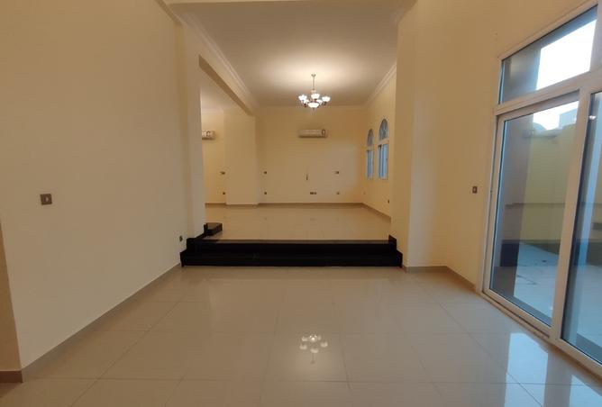 992607 - Property Image 2