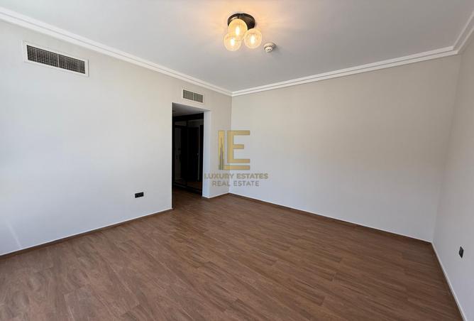 953598 - Property Image 2