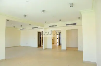 Empty Room image for: Penthouse - 5 Bedrooms - 5 Bathrooms for rent in Carnaval - Qanat Quartier - The Pearl Island - Doha, Image 1