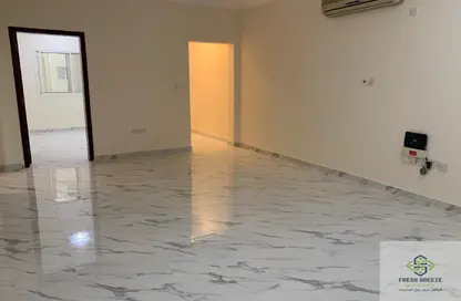 Apartment - 2 Bedrooms - 2 Bathrooms for rent in Umm Ghuwailina 4 - Umm Ghuwailina - Doha