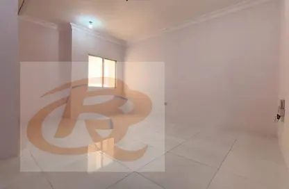 صورة لـ غرفة فارغة شقة - 2 غرف نوم - 2 حمامات للايجار في فريج بن عمران - الدوحة ، صورة رقم 1