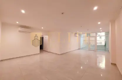 Apartment - 2 Bedrooms - 3 Bathrooms for rent in Al Nasr Street - Al Nasr - Doha