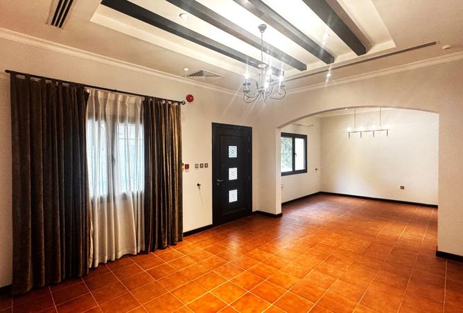 932703 - Property Image 2