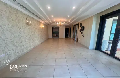 Apartment - 2 Bedrooms - 3 Bathrooms for rent in West Porto Drive - Porto Arabia - The Pearl Island - Doha