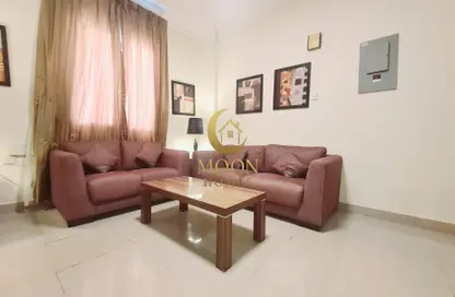 Apartment - 2 Bedrooms - 2 Bathrooms for rent in Umm Ghuwailina 4 - Umm Ghuwailina - Doha