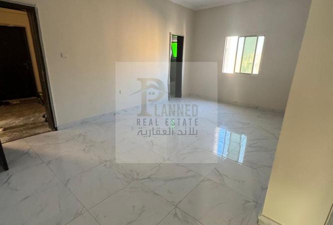 989049 - Property Image 3