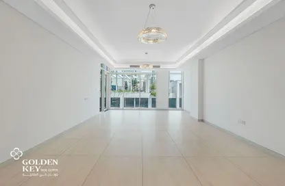 Apartment - 1 Bedroom - 2 Bathrooms for rent in Gewan Island - The Pearl Island - Doha