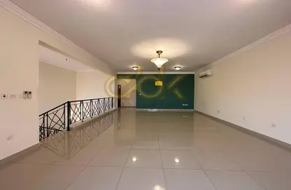 صورة لـ غرفة فارغة شقة - 3 غرف نوم - 3 حمامات للايجار في شارع  بو هامو - أبو هامور - الدوحة ، صورة رقم 1