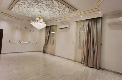 فيلا - 6 غرف نوم - 5 حمامات للايجار في شارع المرخية - المرخية - الدوحة