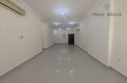 شقة - 3 غرف نوم - 3 حمامات للايجار في فريج بن محمود - الدوحة