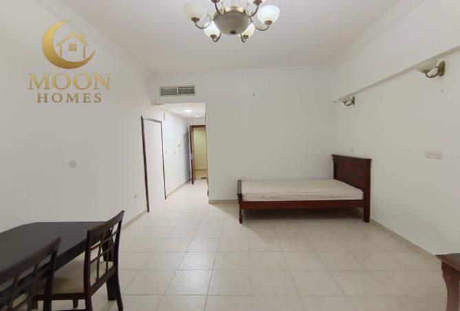 987223 - Property Image 2