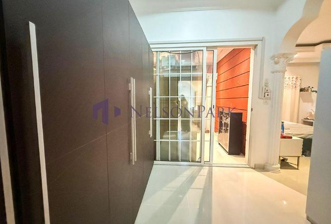 989718 - Property Image 2