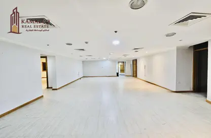 Apartment - 3 Bedrooms - 3 Bathrooms for rent in Umm Ghuwailina 4 - Umm Ghuwailina - Doha