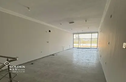 Shop - Studio for rent in Al Munithir Bin Amr Street - Madinat Khalifa - Doha