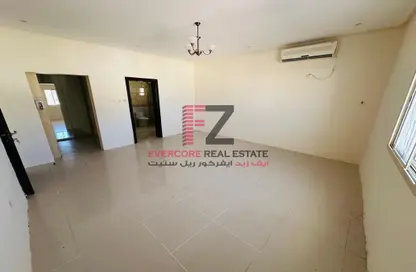 فيلا - 7 غرف نوم - 7 حمامات للايجار في سوق الغرافة - الغرافة - الدوحة