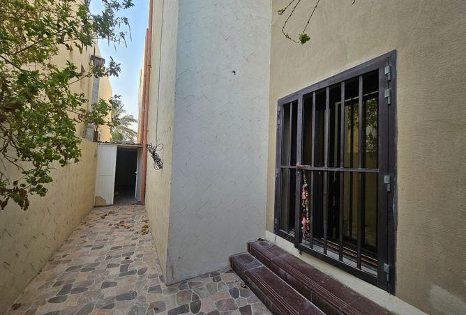 929312 - Property Image 2