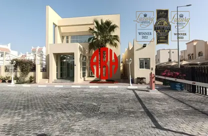 Villa - 4 Bedrooms - 4 Bathrooms for rent in Umm Al Seneem Street - Ain Khaled - Doha