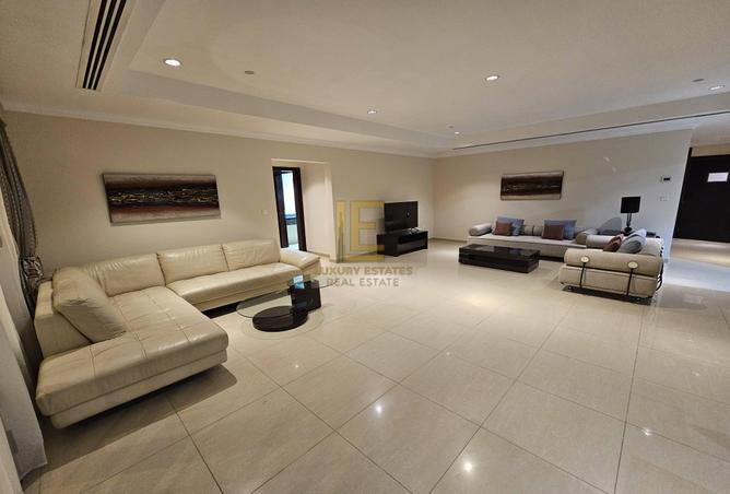 950861 - Property Image 2