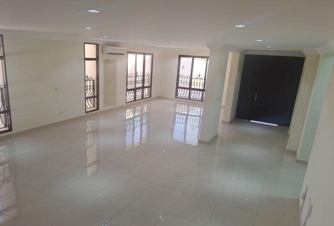 954509 - Property Image 2