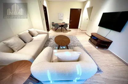 Living Room image for: Apartment - 2 Bedrooms - 2 Bathrooms for rent in Giardino Village - The Pearl Island - Doha, Image 1