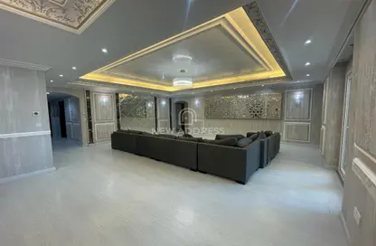 Apartment - 3 Bedrooms - 5 Bathrooms for sale in Danat Qatar - Porto Arabia - The Pearl Island - Doha