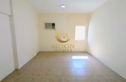 Apartment - 2 Bedrooms - 2 Bathrooms for rent in Al Khayareen Tower - Old Salata - Salata - Doha