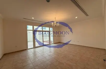 مجمع سكني - 3 غرف نوم - 5 حمامات للايجار في عين خالد - الدوحة