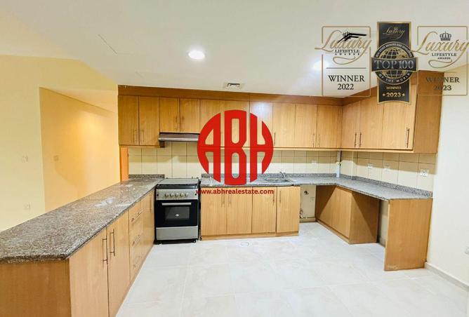 999211 - Property Image 2