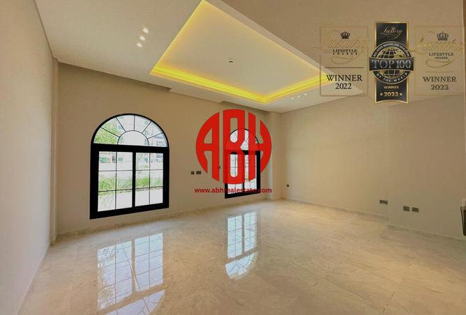 913038 - Property Image 2