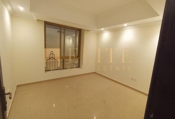 932112 - Property Image 2