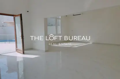 مجمع سكني - 7 غرف نوم - 8 حمامات للايجار في شارع المرخية - المرخية - الدوحة