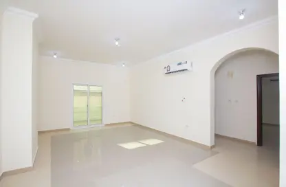 شقة - 2 غرف نوم - 2 حمامات للايجار في شارع النصر - النصر - الدوحة