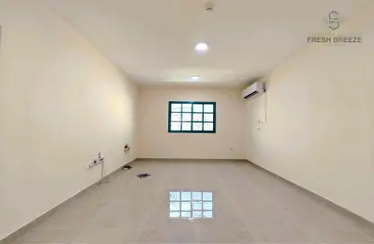 Apartment - 2 Bedrooms - 2 Bathrooms for rent in Umm Ghuwalina - Umm Ghuwailina - Doha