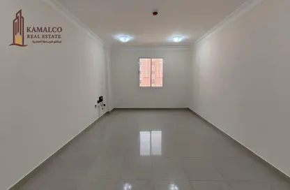 Apartment - 2 Bedrooms - 2 Bathrooms for rent in Umm Ghwailina Comm - Umm Ghuwalina - Umm Ghuwailina - Doha