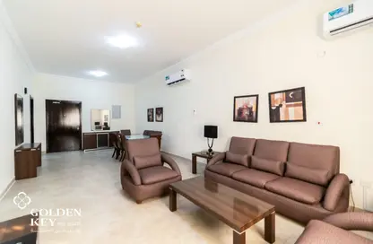 صورة لـ غرفة المعيشة / غرفة الطعام شقة - 3 غرف نوم - 3 حمامات للايجار في شارع النصر - النصر - الدوحة ، صورة رقم 1