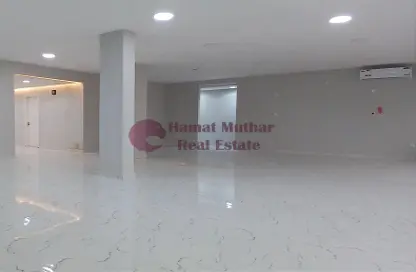 نصف طابق - استوديو - 6 حمامات للبيع في الغانم القديم - الغانم - الدوحة