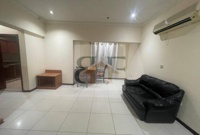 933582 - Property Image 2