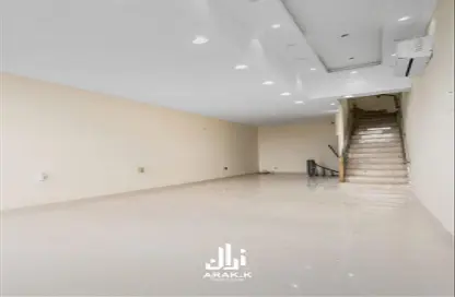 محل تجاري - استوديو - 1 حمام للايجار في مدينة خليفة جنوب - مدينة خليفة - الدوحة
