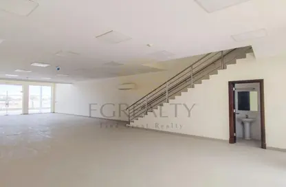 مخزن - استوديو للايجار في شارع الصناعية الشرقي - بركة العوامر - الوكرة