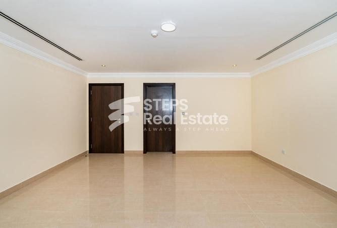 968223 - Property Image 2