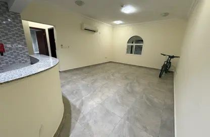 Apartment - 2 Bedrooms - 2 Bathrooms for rent in Al Muntazah Street - Al Muntazah - Doha