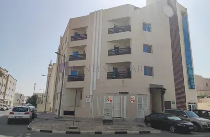 Whole Building - 2 Bedrooms - 1 Bathroom for sale in Bin Omran 35 - Fereej Bin Omran - Doha