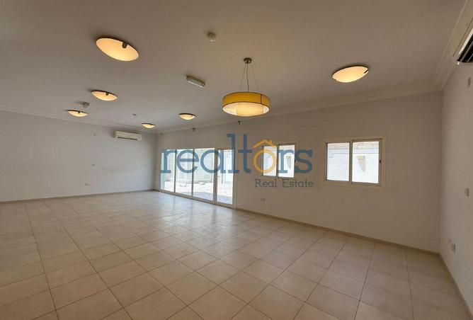 933018 - Property Image 2